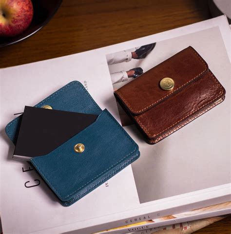 Women's Leather cardholder .